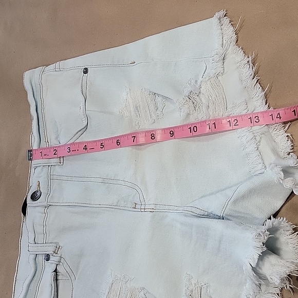 Kendall + Kylie Size 9/29 The Icon Short, Light Wash Denim Shorts - Picture 5 of 12